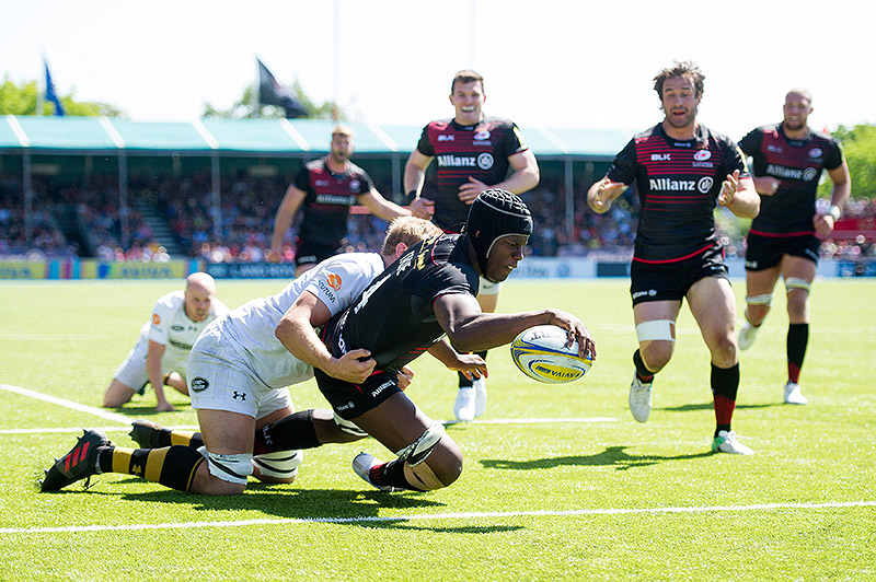 Maro Itoje of Saracens scores a try against Wasps
